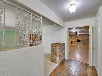 1104 Woodridge Cir, Euless, TX 76040 - photo 6