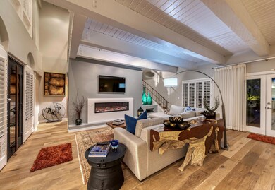 004_Living Room