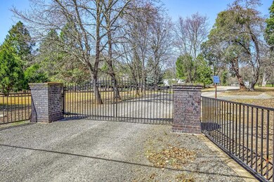 12300 Blackwell Rd, Central Point, OR 97502 - photo 2