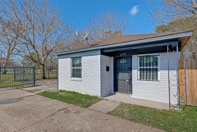 5121 Weaver Rd unit 1/2, Houston, TX 77016 - photo 5