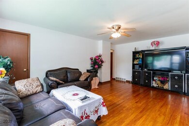 1104 67th St, Windsor Heights, IA 50324 - photo 4