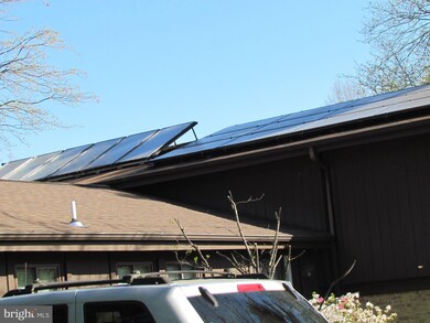 12600 Denmark Dr, Herndon, VA 20171 - photo 3