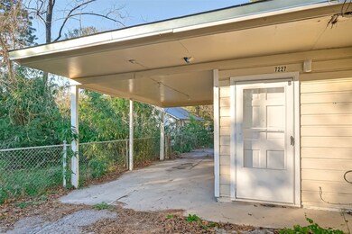 7227 Farnsworth St unit B, Houston, TX 77022 - photo 4