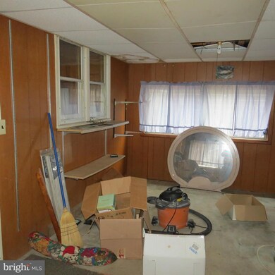 912 Orems Rd, Essex, MD 21221 - photo 6