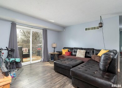 1845 W 58th St, Davenport, IA 52806 - photo 3