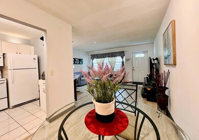 135 Dorchester F, West Palm Beach, FL 33417 - photo 3