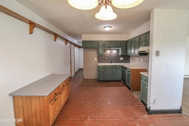 Biscayne - kitchen1