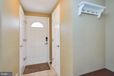 8415 Lazy Creek Ct, Springfield, VA 22153 - photo 3