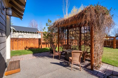 1662 NW Ivy Ave, Redmond, OR 97756 - photo 6