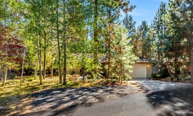 61334 Wecoma Ct, Bend, OR 97702 - photo 2