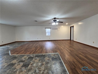 711 Circle Dr, Fostoria, OH 44830 - photo 6