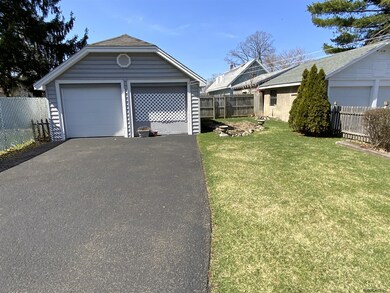 60 Edgecomb St, Albany, NY 12209 - photo 4