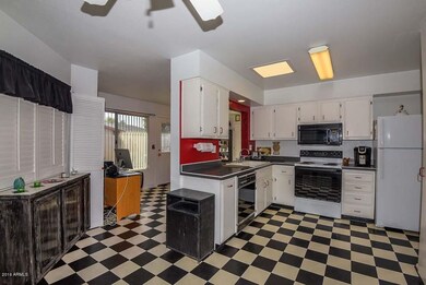 11119 W Desert Butte Dr unit 203, Sun City, AZ 85351 - photo 6