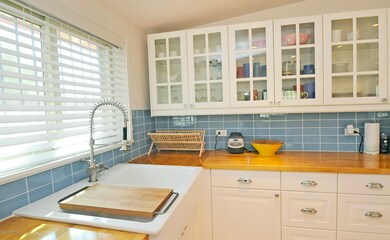 Farmhouse style sink