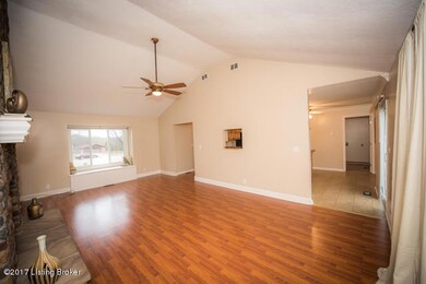 393 Kentucky Ct, Mount Washington, KY 40047 - photo 5