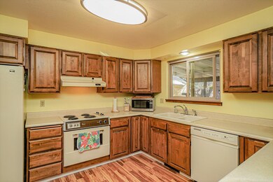 131 Belindy Cir, Grants Pass, OR 97527 - photo 6