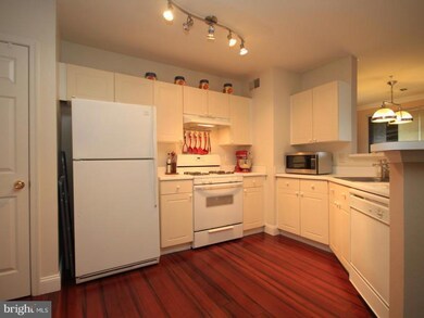 4516 Superior Square, Fairfax, VA 22033 - photo 5