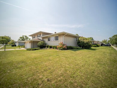 19338 Oakwood Ave, Lansing, IL 60438 - photo 3