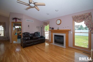 1637 W 64th St, Davenport, IA 52806 - photo 7