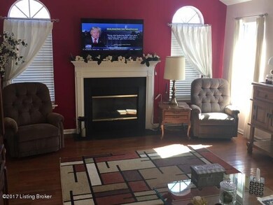 GREAT ROOM / hardwood Floors!