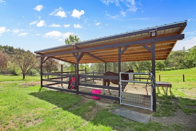 10115 Ramsey Rd, Gold Hill, OR 97525 - photo 3