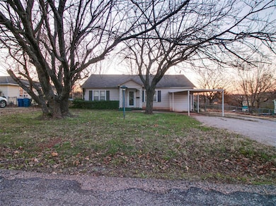 315 S Price Ave, Chandler, OK 74834 - photo 5