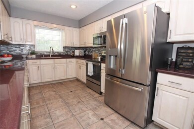 NEW Stainless Steel Appliances w/ matching backspl