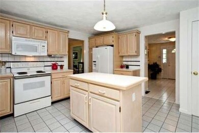 48 Raffaele Dr, Waltham, MA 02452 - photo 6