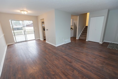 2909 Talbert Ct, Columbus, OH 43232 - photo 4