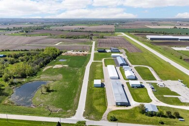 625 Aircom Dr, Marion, IA 52302 - photo 4