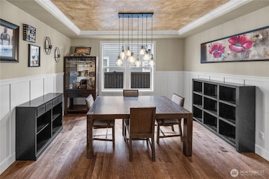 Dining room with beautiful lighting