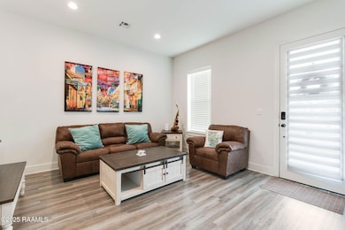 6-web-or-mls-711 E Main St. 1-6