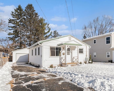 907 Tisdale Ave, Lansing, MI 48910 - photo 4