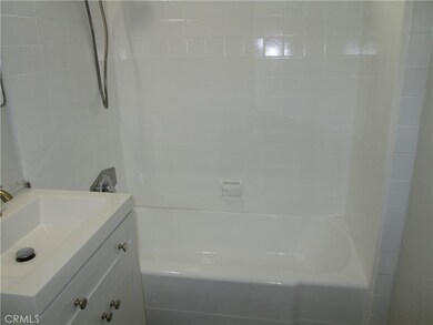 21831 Arapahoe Ave unit 3, Apple Valley, CA 92307 - photo 5