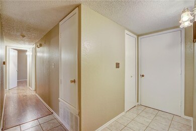 1629 NE 4th St, Moore, OK 73160 - photo 4