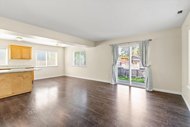 05-212 Oak St 214-5