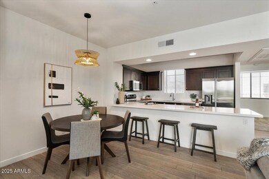 03-Dining & Kitchen