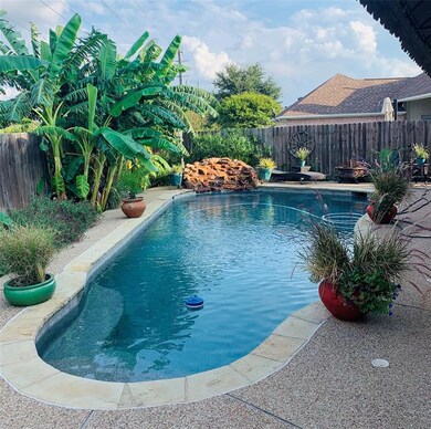 7400 Spring Oak Dr, North Richland Hills, TX 76182 - photo 2