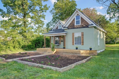 1301 E Locust St-3