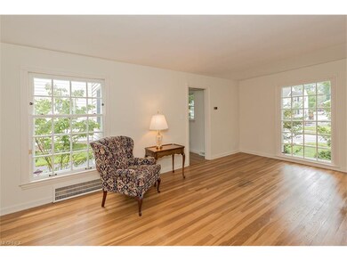 Notice the front window-almost floor-to-ceiling...