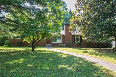 Welcome to 1006 Scottland Dr!