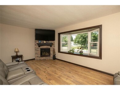 5-web-or-mls-05-Living Room.jpg