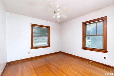2110 W Locust St, Davenport, IA 52804 - photo 6