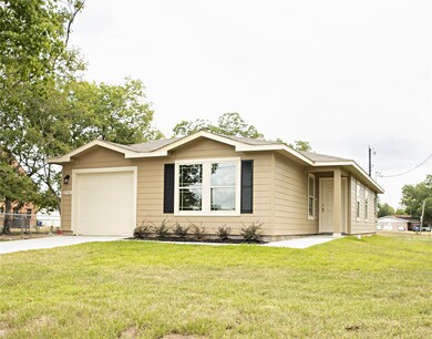 2721 Avenue B, Bay City, TX 77414 - photo 2