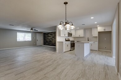1629 W Calavar Rd-14