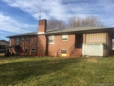 906 Thomas St, Statesville, NC 28677 - photo 2