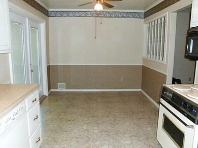 Breakfast Area. room enough for any size table and