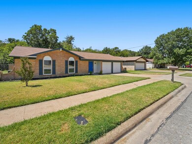 1720 Richmond Dr, Bedford, TX 76022 - photo 3