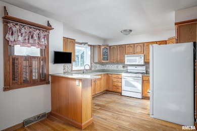 3812 N Thornwood Ave, Davenport, IA 52806 - photo 4