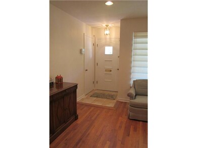 Entry/Foyer.
